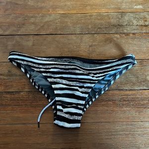 size M jolyn striped bottoms